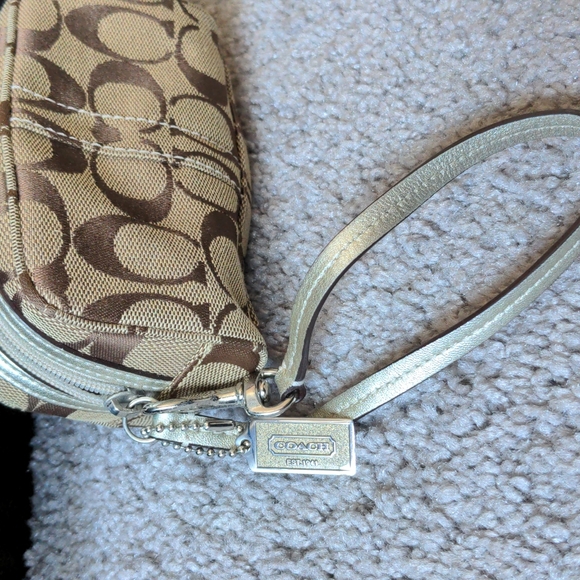 Vintage coach wristlet - Picture 2 of 3